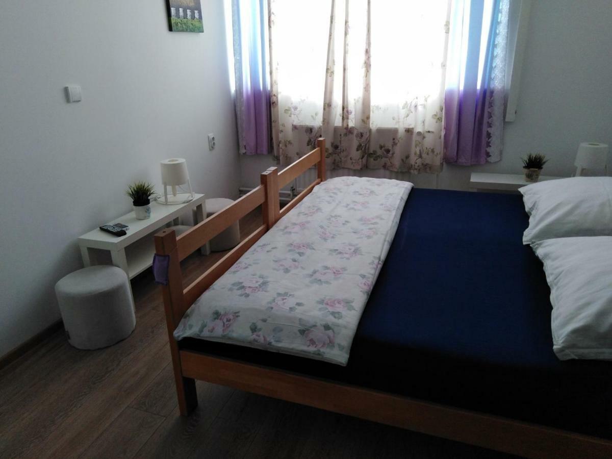 Guesthouse Night&Day Subotica Exterior foto